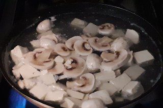 第4步(减肥豆腐蘑菇汤的做法)