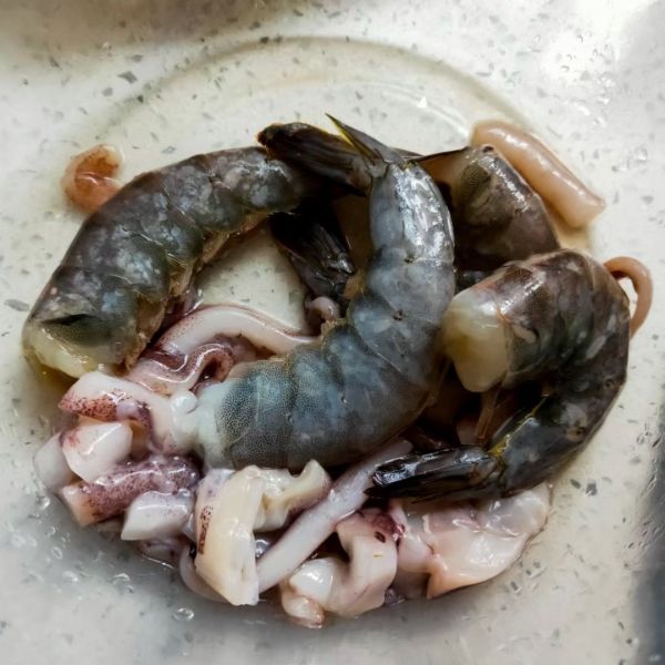 第1步(西班牙海鲜烩饭的做法)