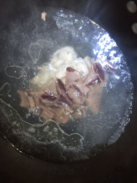 第3步(很鲜的猪肝肉片汤的做法)