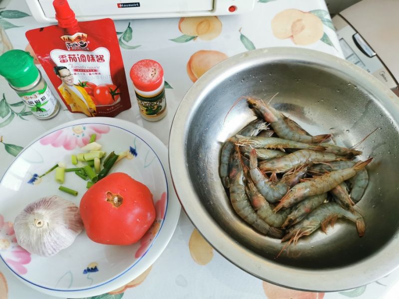 第1步(减肥午餐番茄大虾的做法)