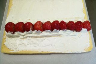 第9步(草莓蛋糕卷的做法)