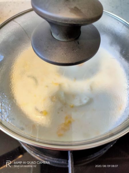 第9步(新鲜百合煮牛奶鸡蛋的做法)