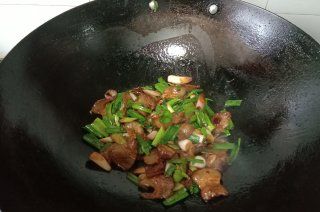 第11步(蒜苗回锅肉的做法)