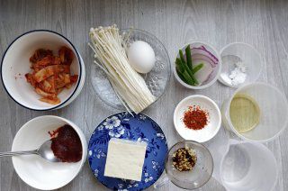 第1步(韩式酸辣豆腐汤的做法)