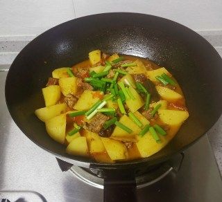 第11步(西红柿土豆炖牛肉的做法)