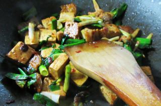 第9步(老豆腐盐煎肉的做法)