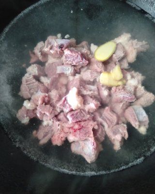 第1步(土豆烧牛肉的做法)