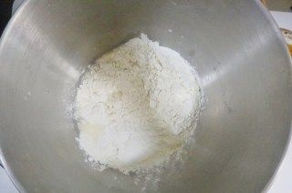 第5步(芝麻酱小花卷❗️酱香补钙的做法)