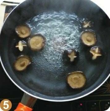 第5步(香菇油菜的做法)