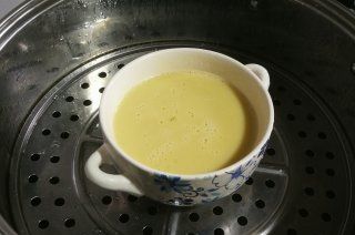 第4步(豆浆蒸蛋羹的做法)