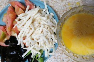 第3步(西红柿鸡蛋炒白玉菇的做法)