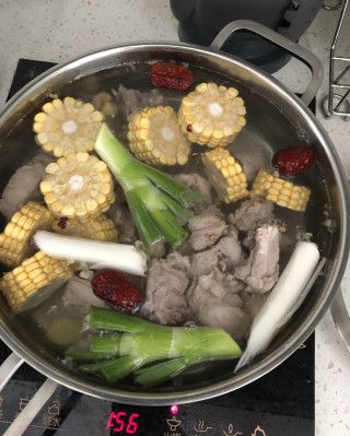 第1步(玉米排骨汤的做法)