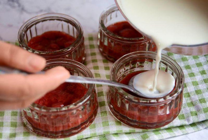 第10步(草莓牛奶布丁的做法)