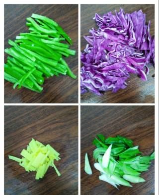 第3步(豆腐丝胡萝卜炒白菜的做法)
