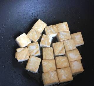 第6步(毛豆米烧豆腐的做法)