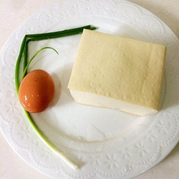 第1步(鸡蛋煎豆腐的做法)