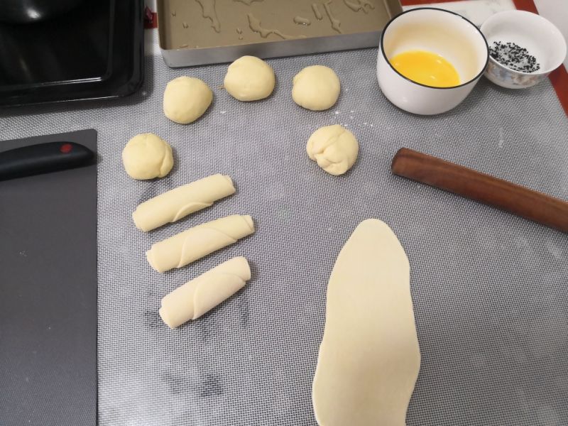 第2步(普通面粉（中筋面粉）烤箱小面包的做法)