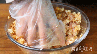 第4步(椒盐海苔鸡胸肉饼-又要吃鸡胸肉啦！的做法)