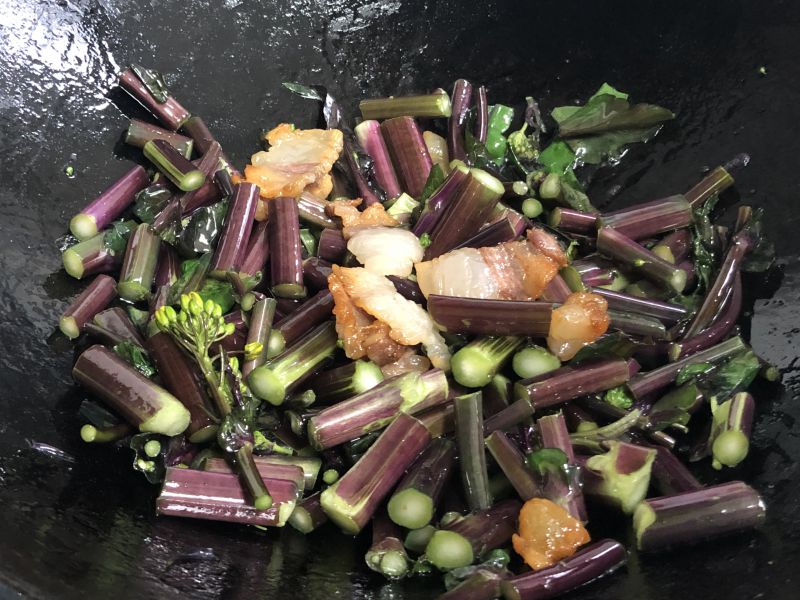 第3步(紫菜苔炒咸肉的做法)