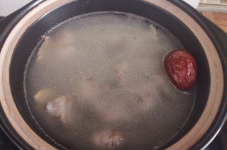 第3步(莲藕玉米排骨汤的做法)