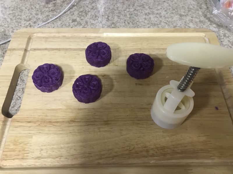 第7步(紫薯糯米饼的做法)
