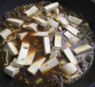 第7步(酸菜鲈鱼炖豆腐的做法)