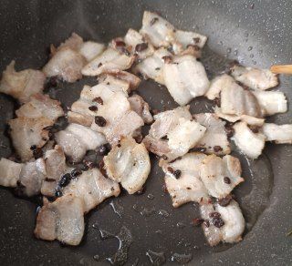第9步(豉香薤白回锅肉的做法)