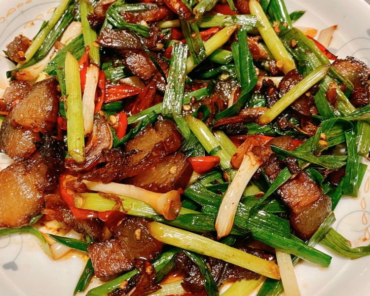 蒜苗炒腊肉成品图