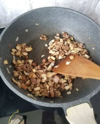 第5步(“牛肉”香菇牛肉炒饭的做法)