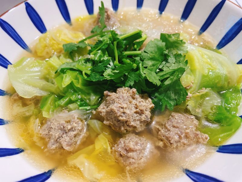 下雨天绝配:丸子粉丝汤成品图