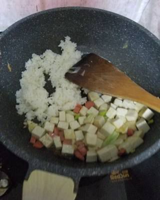 第4步(“豆腐”豆腐青菜炒米的做法)