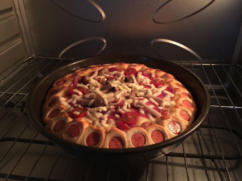 第21步(萨米肠蘑菇花边披萨的做法)