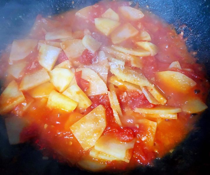 第8步(西红柿炒土豆片的做法)
