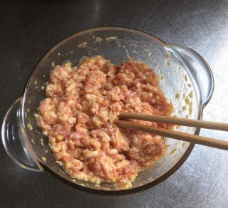 第2步(紫菜丸子汤的做法)