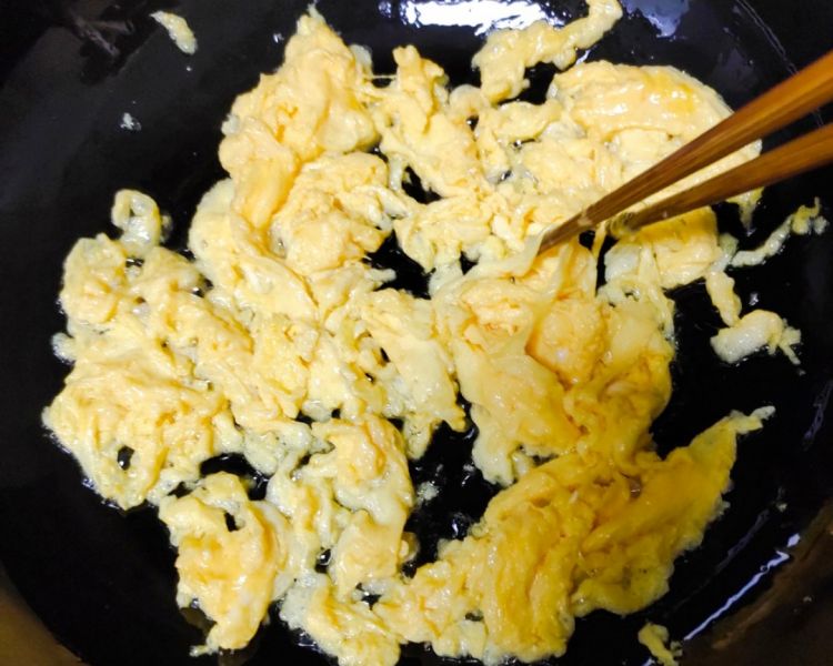 第4步(韭菜炒鸡蛋的做法)