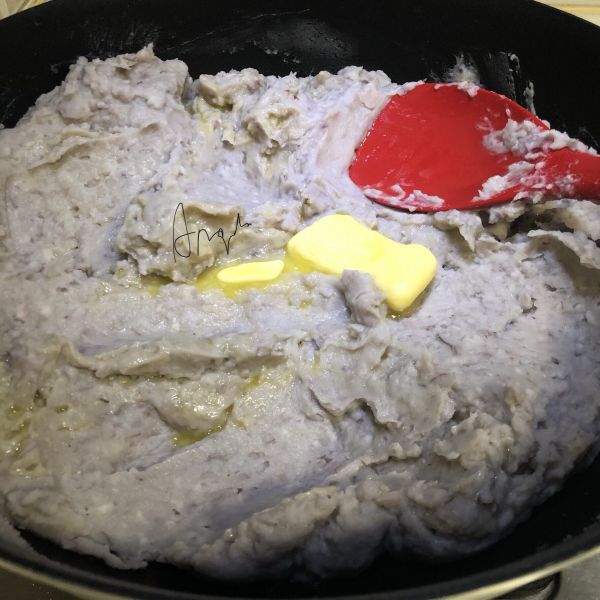 第5步(双色芋泥蛋糕卷“Aj甜式养生”的做法)