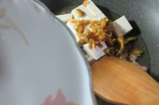 第6步(榨菜丝里脊肉豆腐汤的做法)