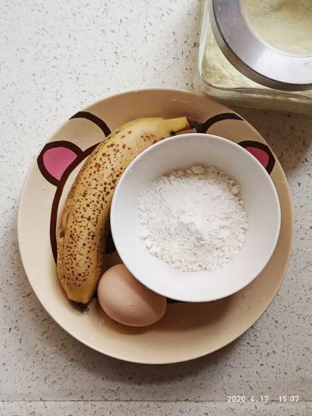 第1步(宝宝辅食之奶香四溢的香蕉鸡蛋卷的做法)