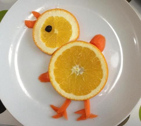 可爱小鸡水果拼盘的做法_菜谱大杂烩