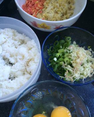 第3步(酸菜炒米饭的做法)