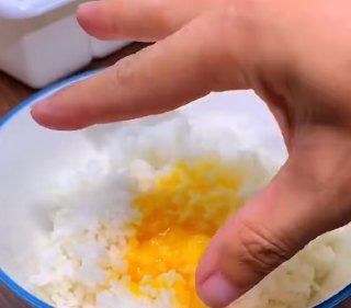 第1步(黄金蛋炒饭的做法)