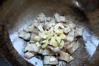 第6步(尖椒回锅肉的做法)