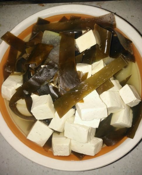 减脂晚餐：冬瓜海带豆腐汤成品图