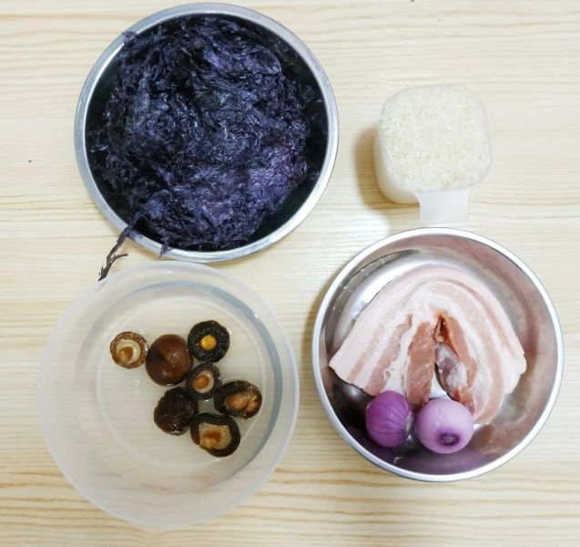 第1步(电饭煲紫菜焖饭的做法)
