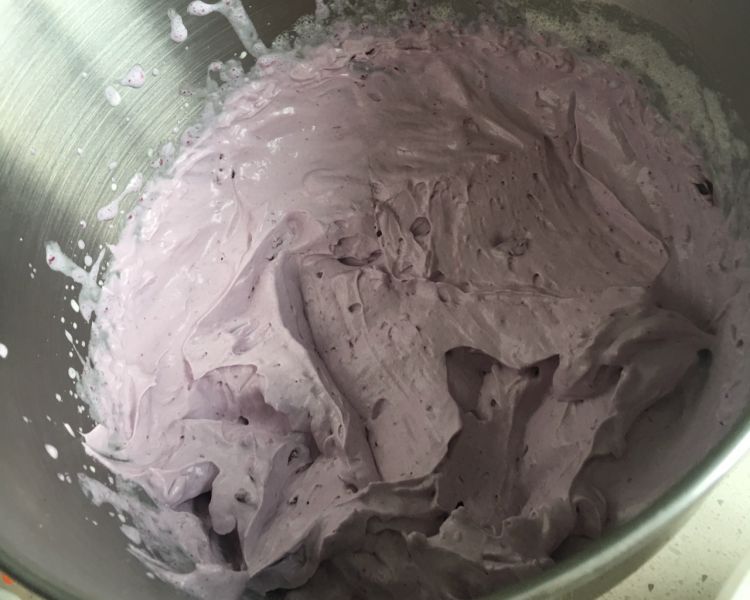 第4步(蓝莓奶油蛋糕的做法)