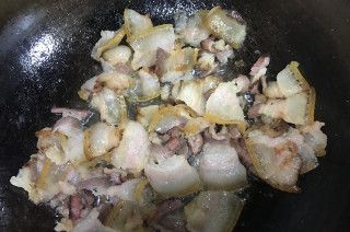 第3步(折耳根（鱼腥草）炒腊肉的做法)