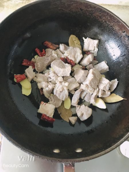 第7步(酱焖牛腩土豆(牛肉土豆、砂锅)的做法)