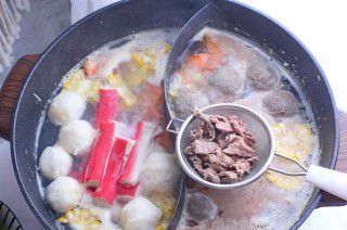 第10步(海鲜+牛肉鸳鸯火锅的做法)