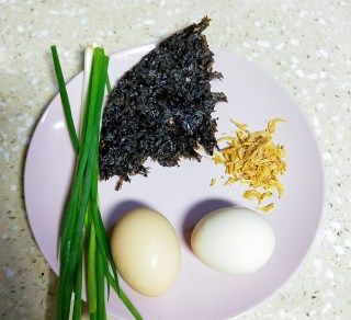 第1步(紫菜煎蛋的做法)
