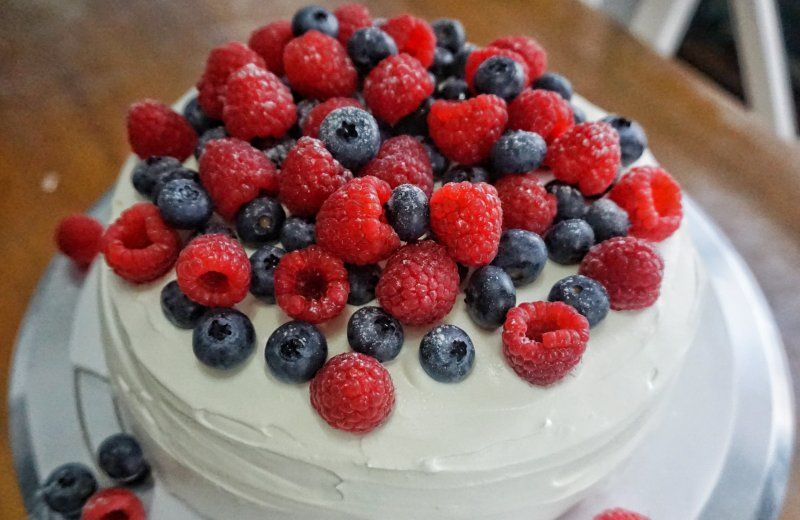 蓝莓树莓奶油蛋糕成品图